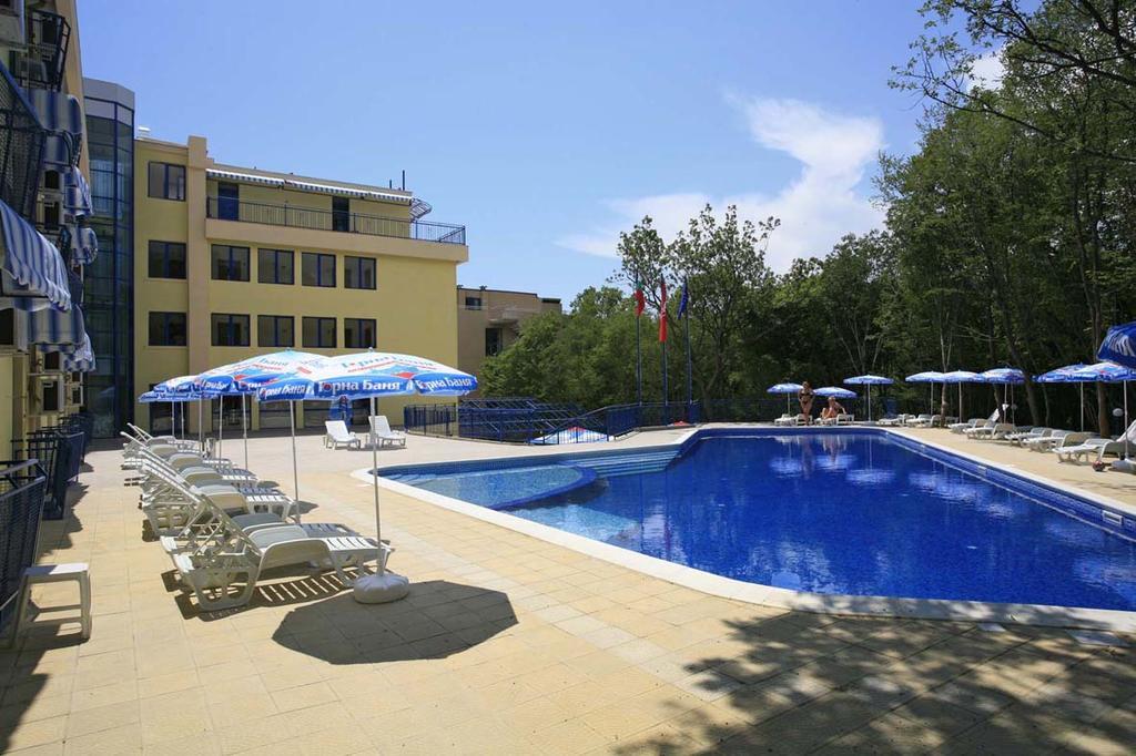 Blue Sky Hotel - & Parking Golden Sands Exterior photo