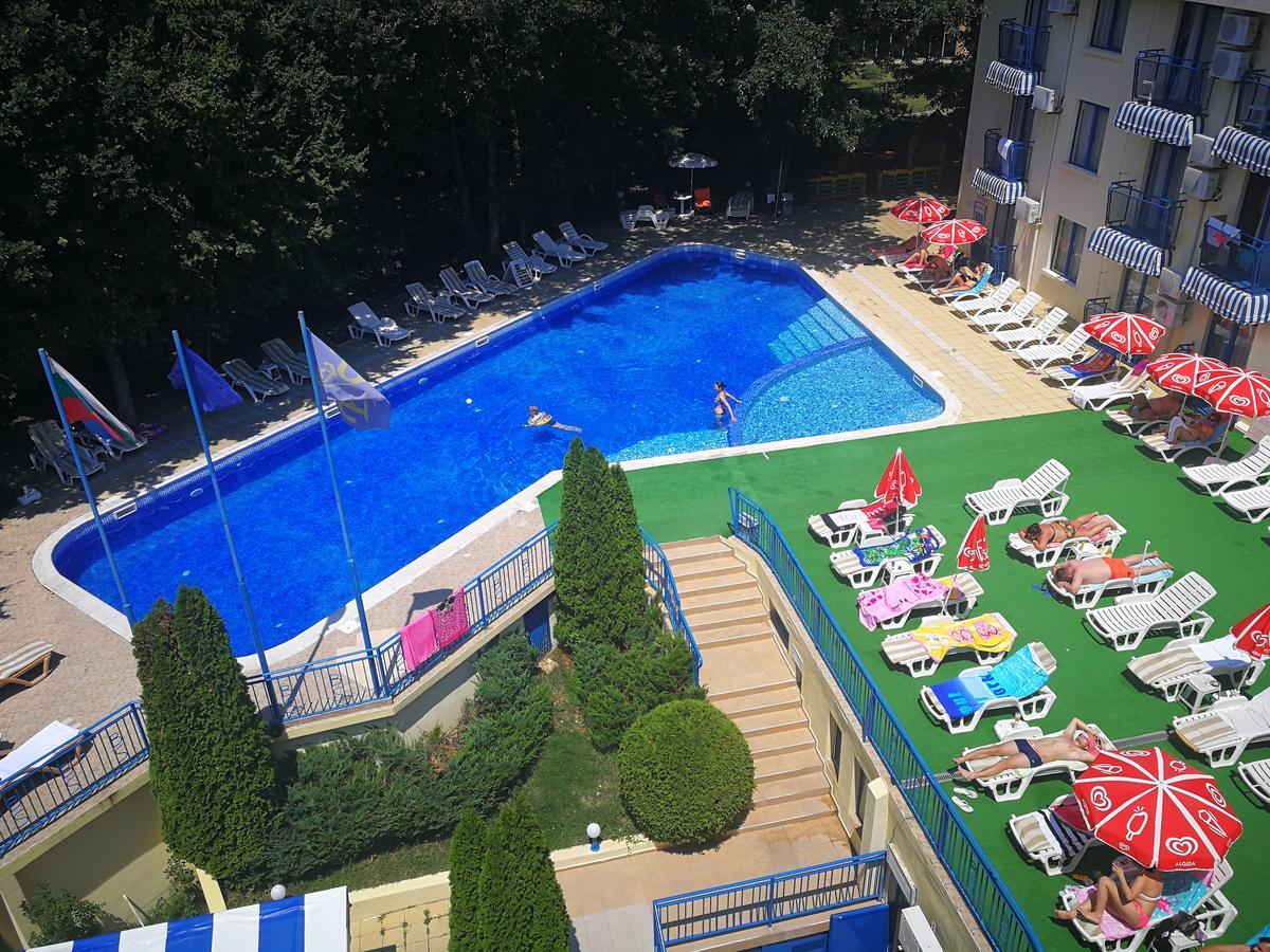 Blue Sky Hotel - & Parking Golden Sands Exterior photo